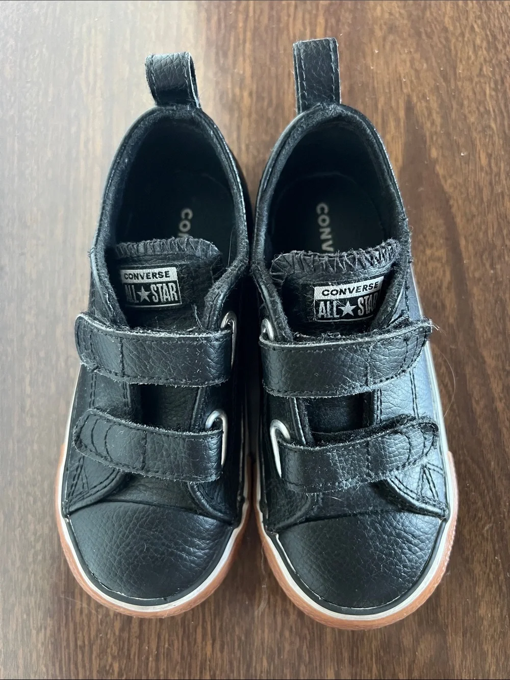Converse 2V OX Chuck Taylor Kids Black Leather Sneakers /Velcro Size Boy 1
